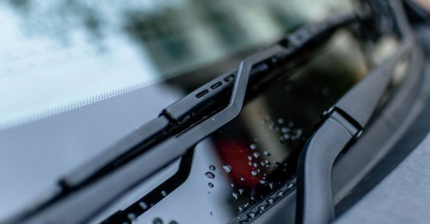 Zdenerował się, więc urwał wycieraczkę