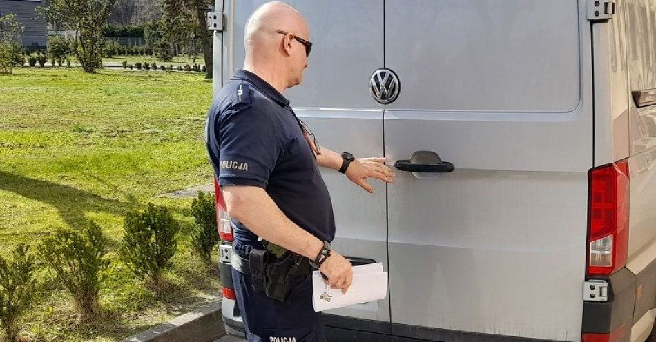 zdjęcie: Jeden wszczął awanturę, drugi pijany leżał na ziemi. Obydwaj okazali się poszukiwani do odbycia kary pozbawienia wolności / fot. KPP w Lęborku