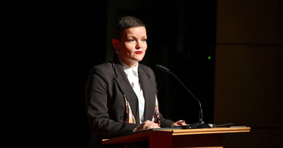 zdjęcie: W Krakowie oficjalnie rozpoczęto obchody Roku Andrzeja Wajdy / Kraków, 06.03.2026. Minister kultury i dziedzictwa narodowego Marta Cienkowska podczas uroczystości wręczenia Nagrody im. Andrzeja Wajdy w Muzeum Sztuki i Techniki Japońskiej Manggha w Krakowie, 6 bm. 6 marca 2026 r. przepada setna rocznica urodzin Andrzeja Wajdy. Rok 2026 został ustanowiony Rokiem Andrzeja Wajdy decyzją Senatu RP. (jm) PAP/Art Service