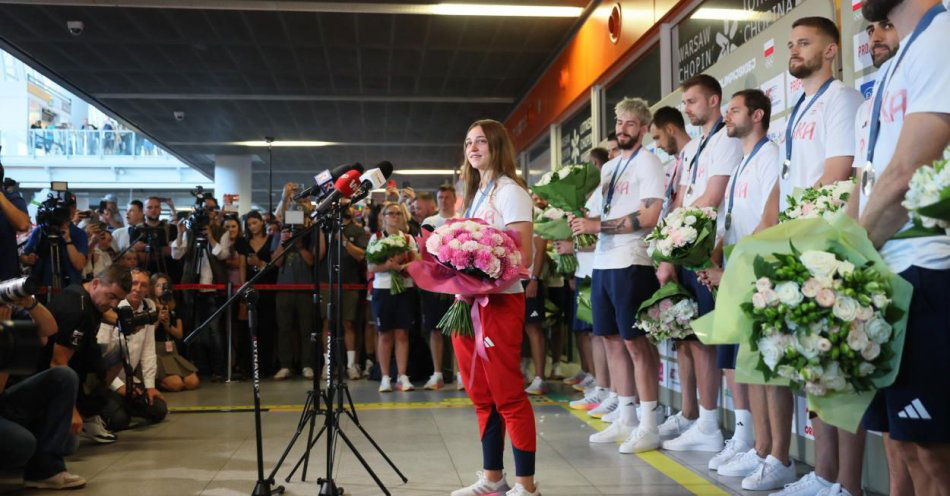 zdjęcie: Gorące powitanie polskich olimpijczyków na Okęciu / fot. PAP