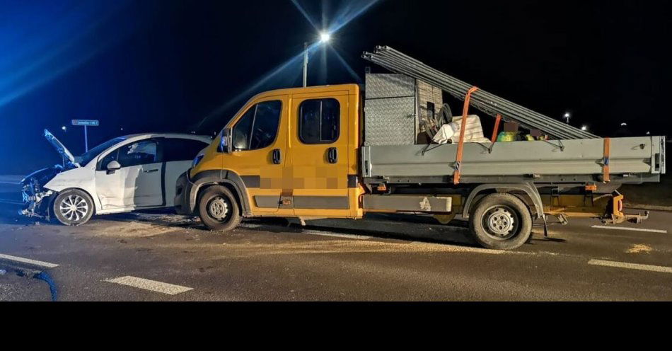 zdjęcie: Kolizja na DK12 w Leokadiowie. Kierująca trafiła do szpitala / fot. KPP Puławy