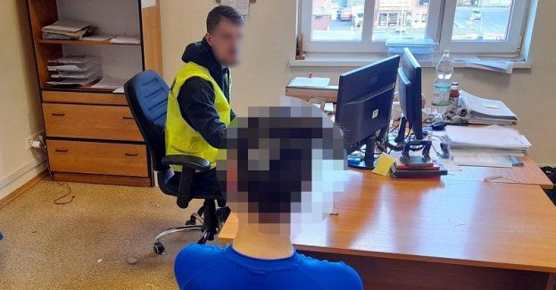 Policjanci zatrzymali kobietę poszukiwaną do odbycia kary roku pozbawienia wolności i przedstawili jej zarzuty spowodowania uszczerbku na zdrowiu