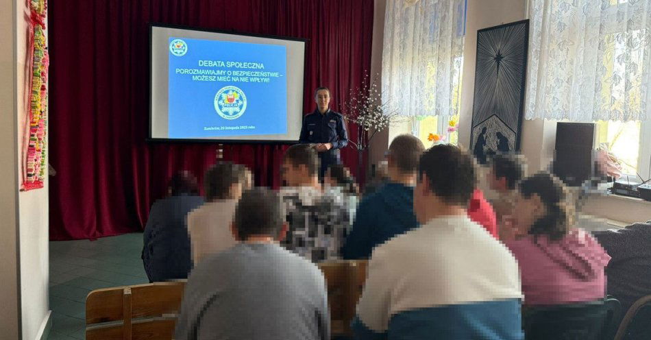zdjęcie: Zambrów rozmawia o bezpieczeństwie razem z policją / fot. KPP Zambrów