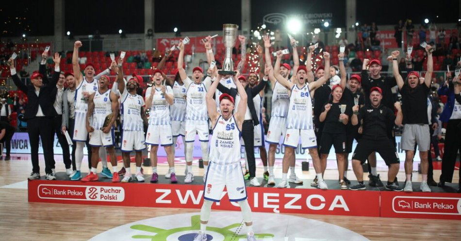 zdjęcie: W finale turnieju w Sosnowcu pokonali Kinga Szczecin 80:78 / fot. PAP