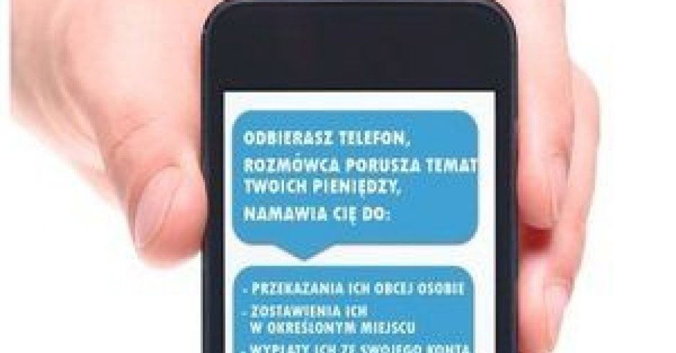 zdjęcie: Właściwa reakcja pracownika banku uchroniła kobietę przed utratą oszczędności / fot. KPP w Iławie