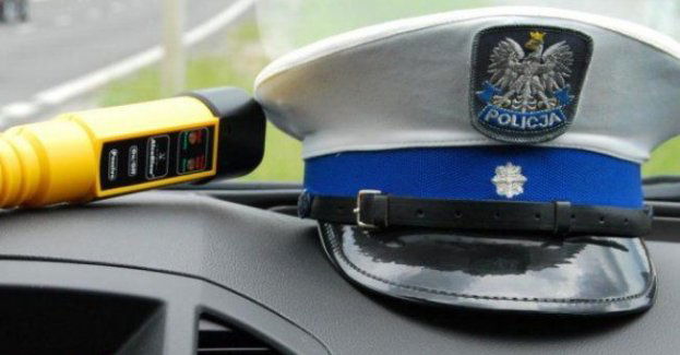 Uderzył w samochód i zaczął krwawić. Prosił aby nie wzywać Policji