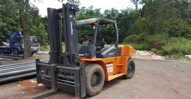 Wózkiem widłowym przeparkował pojazd innego kierowcy