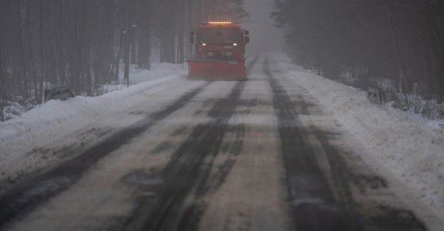 GDDKiA: przy silnych mrozach drogowcy zmieniają skład soli; gotowość zimowa jest pełna