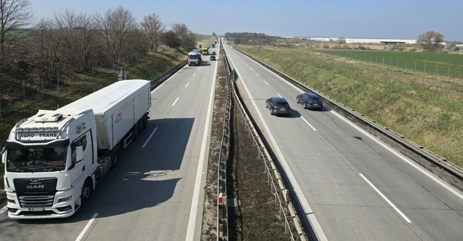 zdjęcie: Pijany kierowca ciężarówki zatrzymany na autostradzie A4 - miał ponad 2,5 promila / fot. KMP w Legnicy
