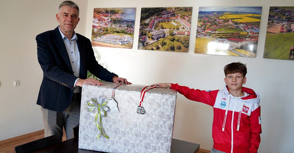 zdjęcie: Kickboxing to szkoła życia w rękawicach - wójt docenił utalentowanego sportowca / fot. nadesłane