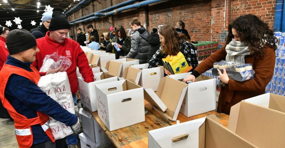 zdjęcie: Międzynarodowy Dzień Wolontariusza. Tylko w akcjach Caritas wzięło udział ponad 66 tys. osób / fot. PAP