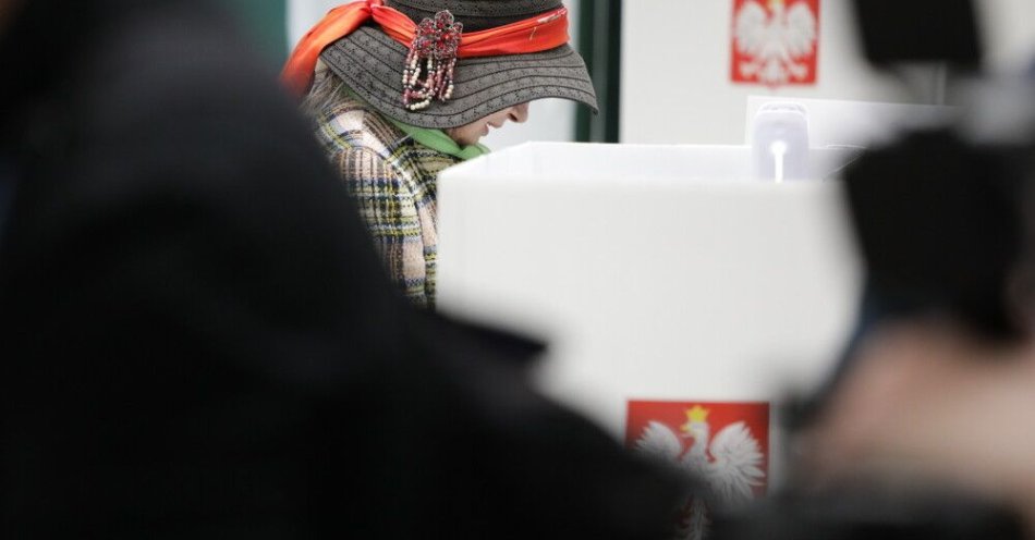 zdjęcie: Druga tura wyborów prezydenckich minimalnie dla Trzaskowskiego / fot. PAP