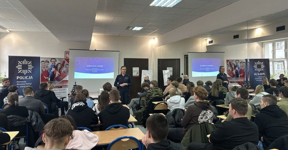 zdjęcie: Cyberprzemocy mówimy NIE: debata edukacyjna w Jaworznie / fot. KMP w Jaworznie