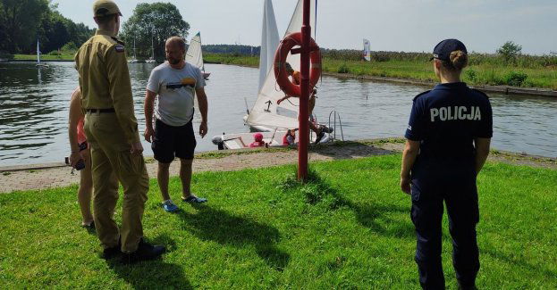 Spotkanie służb z uczestnikami kolonii