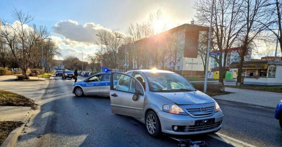 zdjęcie: Zdarzenie drogowe na ulicy Keplera- apelujemy do kierowców i pieszych o rozwagę / fot. KPP w Głogowie