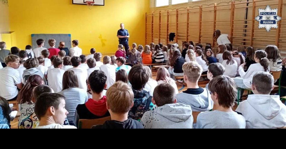 zdjęcie: Policja uczy dzieci bezpiecznego zachowania na drodze / fot. KPP w Myszkowie