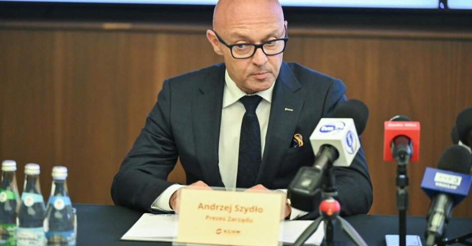 zdjęcie: KGHM: Andrzej Szydło odwołany z funkcji prezesa / Lubin, 26.05.2025. Prezes Zarządu KGHM Polska Miedź Andrzej Szydło podczas konferencji prasowej w siedzibie spółki w Lubinie, 26 bm. Tematem było stanowisko władz przedsiębiorstwa wobec decyzji Ministerstwa Finansów o obniżenia podatku od wydobycia miedzi. (mk/awol) PAP/Maciej Kulczyński