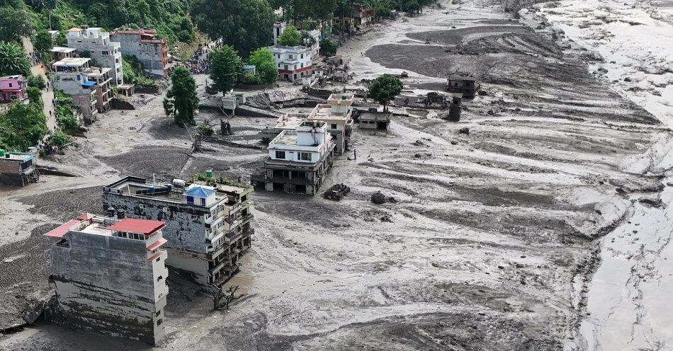 zdjęcie: Niszczycielskie powodzie w północnym Nepalu: Potężny żywioł w dystrykcie Rasuwa
