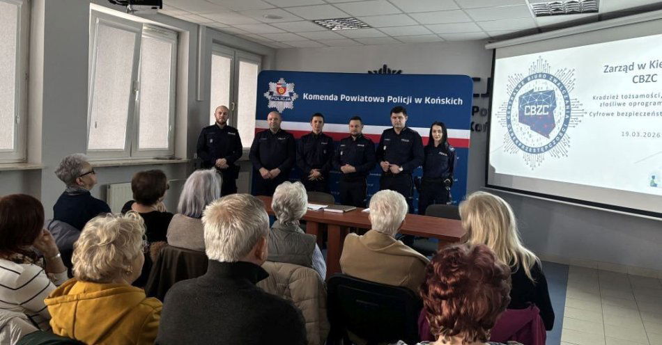 zdjęcie: Seniorzy uczą się chronić przed oszustami w Końskich / fot. KPP Końskie Debata Społeczna pn. „Bezpieczeństwo Seniorów”