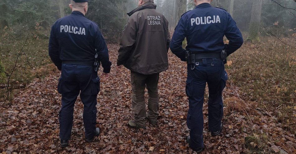 zdjęcie: Dzielnicowi i Straż Leśna kontrolują lasy w akcji Choinka / fot. KPP w Zduńskiej Woli