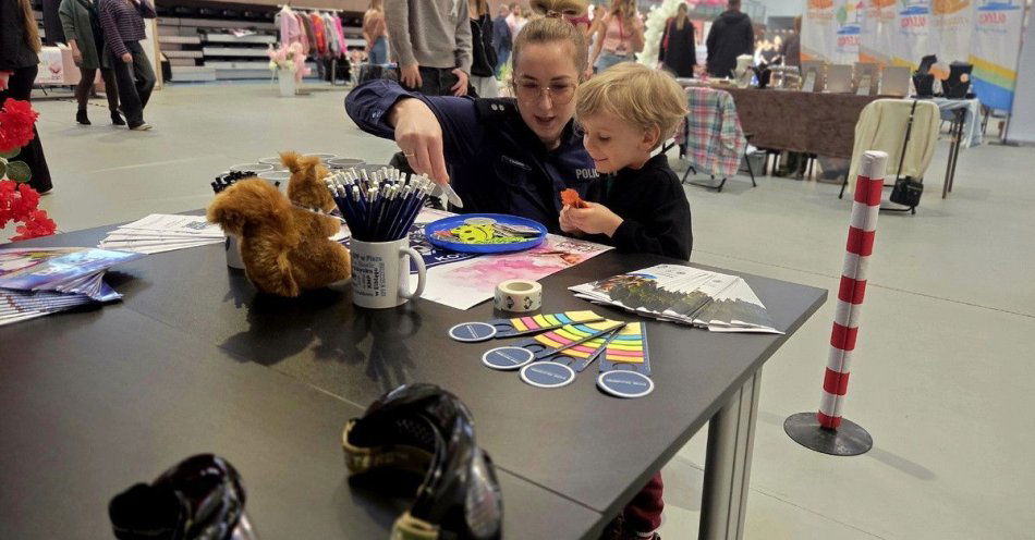 zdjęcie: Policja edukowała na Obłędnym Dniu Kobiet w Olecku / fot. KPP w Olecku