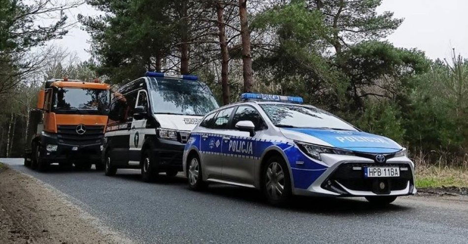 zdjęcie: Kontrolują busy i ciężarówki - Wspólna akcja polkowickiej Policji i ITD / fot. KPP w Polkowicach