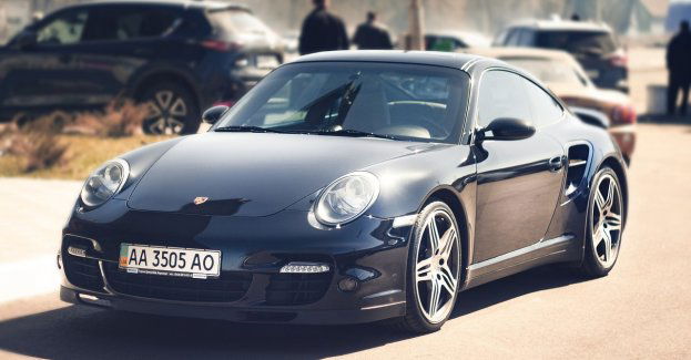 Wyszedł z lokalu i uszkodził zaparkowany pojazd-został zatrzymany