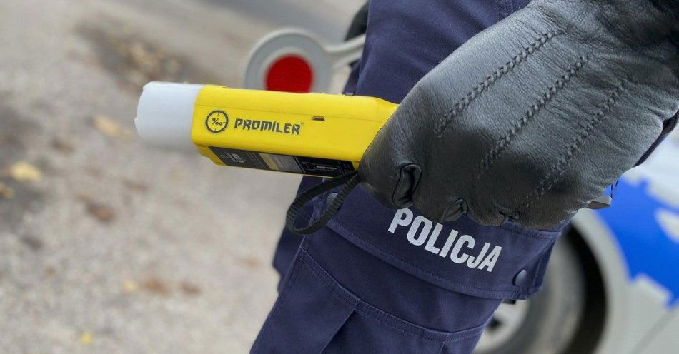 zdjęcie: Nietrzeźwy motocyklista na widok radiowozu schował się w toalecie / fot. KPP Kolno