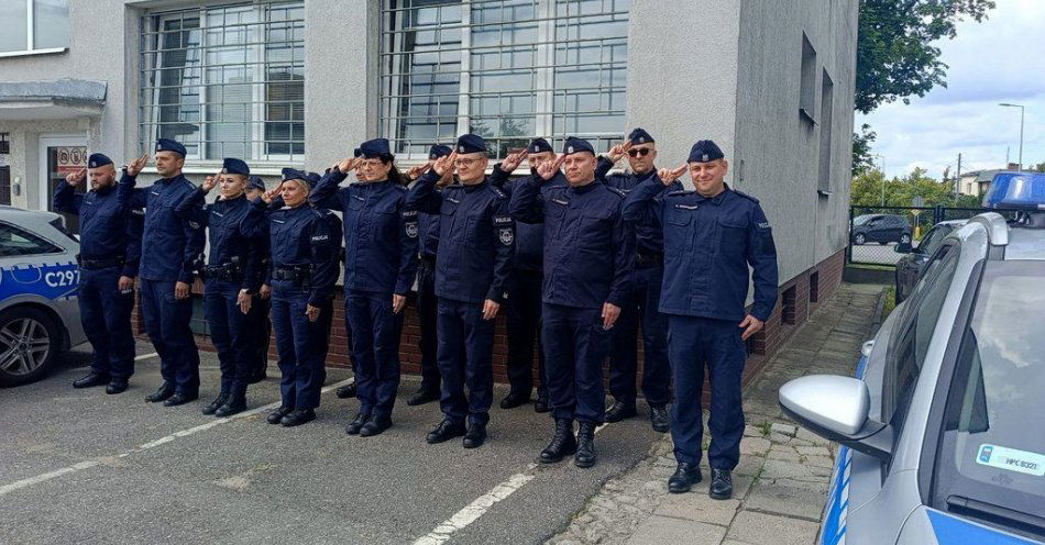 zdjęcie: Policjanci oddali hołd poległemu Żołnierzowi. Cześć Jego pamięci! / fot. KWP w Bydgoszczy