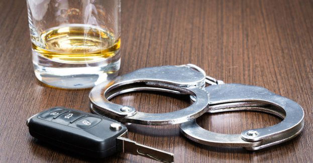 Areszt za prowadzenie pojazdu w stanie nietrzeźwości i złamanie dożywotniego sądowego zakazu kierowania