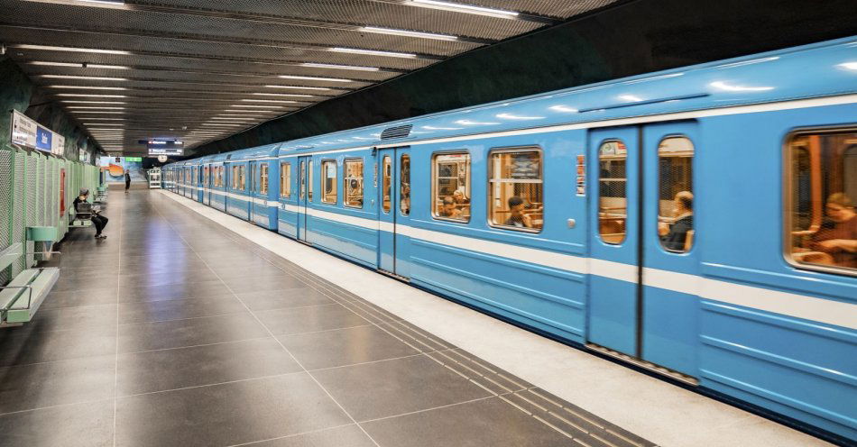 zdjęcie: Ruch w metrze na linii M1 częściowo przywrócony / v8940479