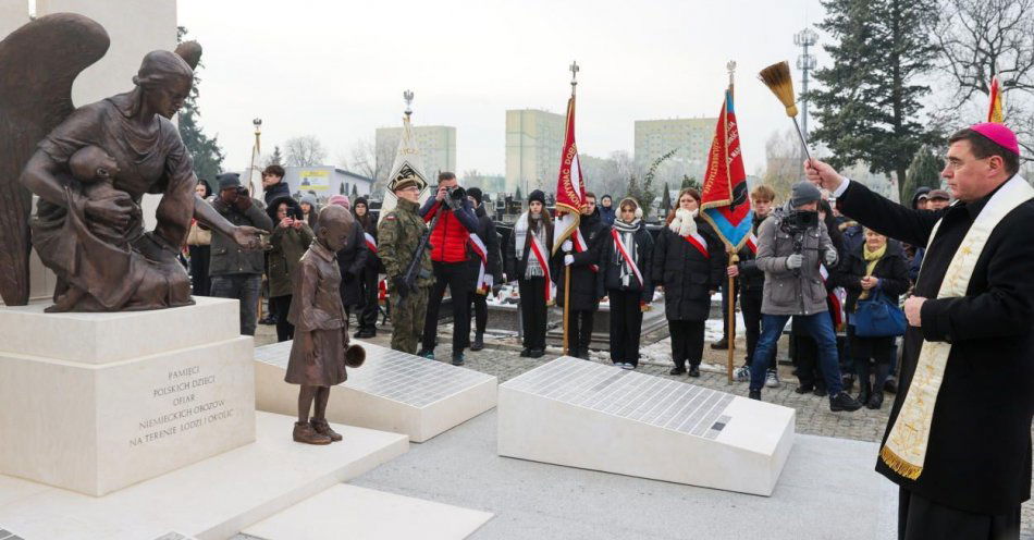 zdjęcie: Odsłonięto pomnik Pamięci Dzieci Polskich – ofiar niemieckich obozów / fot. PAP