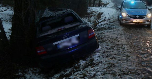 Przejażdżkę po pijaku zakończyła w rowie