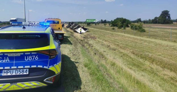 Przewrócona ciężarówka na 190 km autostrady A2