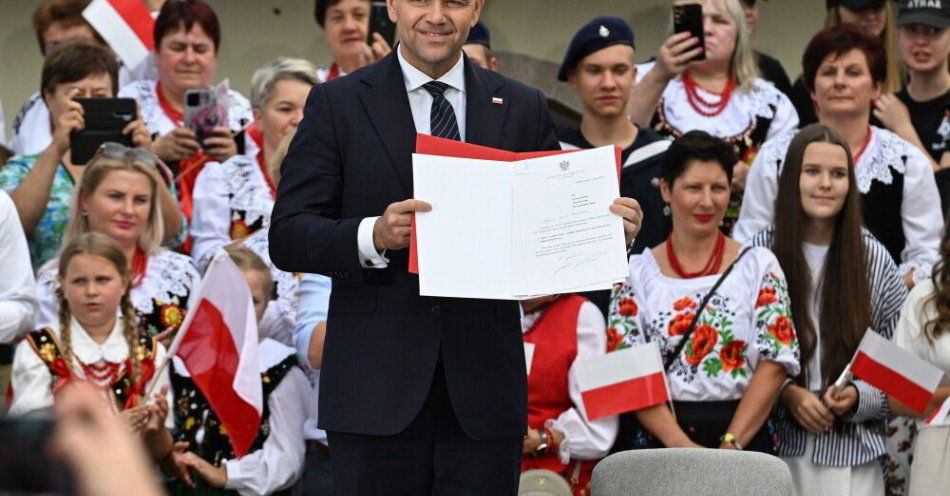 zdjęcie: Prezydent podpisał projekt ustawy o zerowym PIT dla rodzin z co najmniej dwojgiem dzieci / fot. PAP