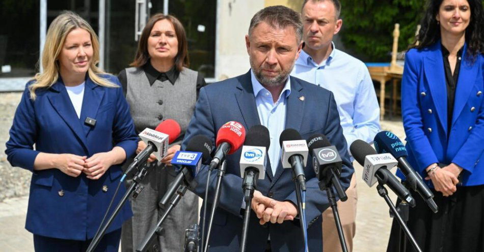 zdjęcie: Ponad 30 mln zł na odbudowę po powodzi infrastruktury szkolnej i sportowej na Dolnym Śląsku / fot. PAP