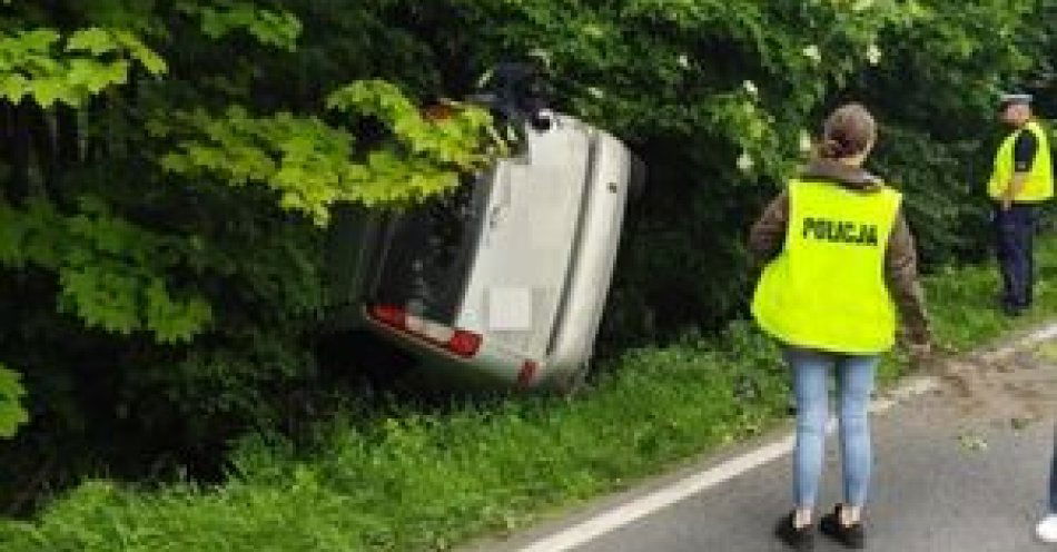 zdjęcie: Wypadek w Makowiskach, 34-letni mężczyzna w szpitalu / fot. KPP w Pajęcznie