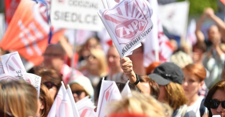 zdjęcie: 1 września manifestacja przed MEN / fot. PAP
