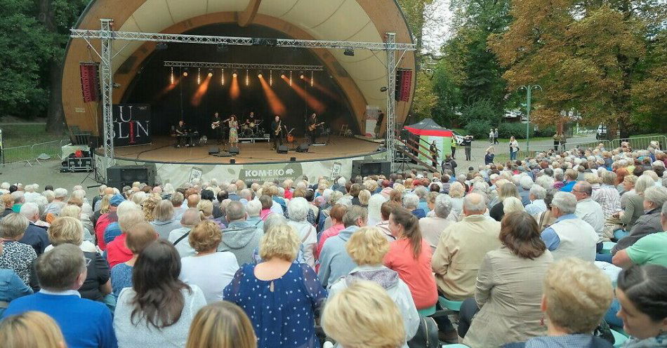 zdjęcie: Ogólnopolski Festiwal Sztuki Osób Niepełnosprawnych / fot. UM Lublin / Koncert w Muszli Koncertowej w Ogrodzie Saskim