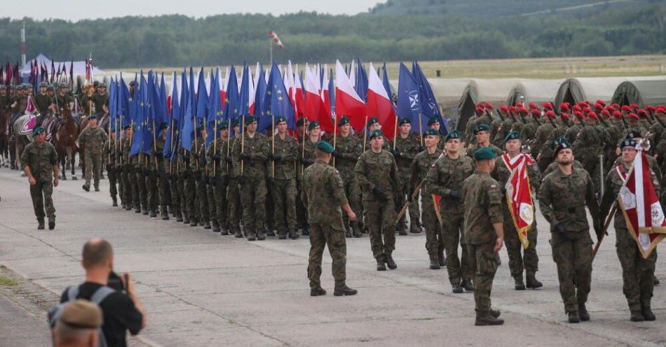 zdjęcie: W weekend w Warszawie próba defilady, zamknięte dwa mosty i Wisłostrada / fot. PAP