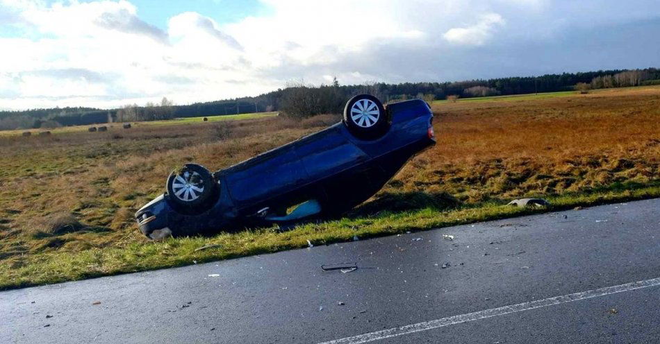 zdjęcie: Zderzenie Mercedesa z Volkswagenem / fot. KPP Tomaszów Lubelski