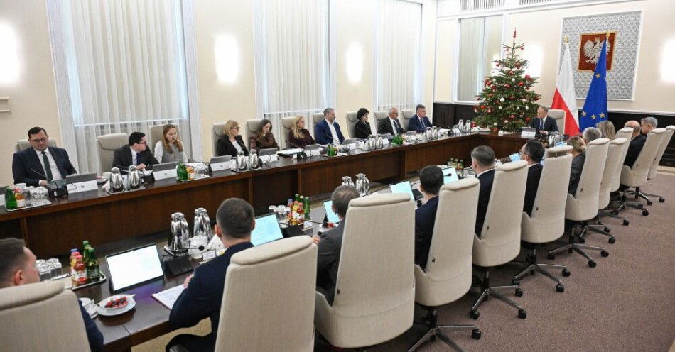 zdjęcie: Rząd przyjął projekt ustawy o statusie osoby najbliższej w związku i umowie o wspólnym pożyciu / Warszawa, 30.12.2025. Posiedzenie rządu w KPRM w Warszawie, 30 bm. Rada Ministrów zajmie się m.in. projektem ustawy o statusie osoby najbliższej. (ad) PAP/Radek Pietruszka