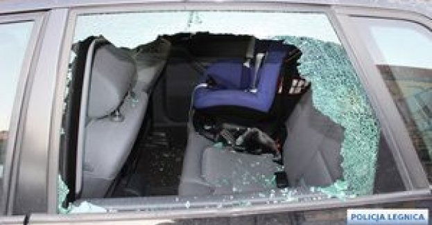 Wybijał szyby w zaparkowanych samochodach, został zatrzymany przez Legnickich policjantów