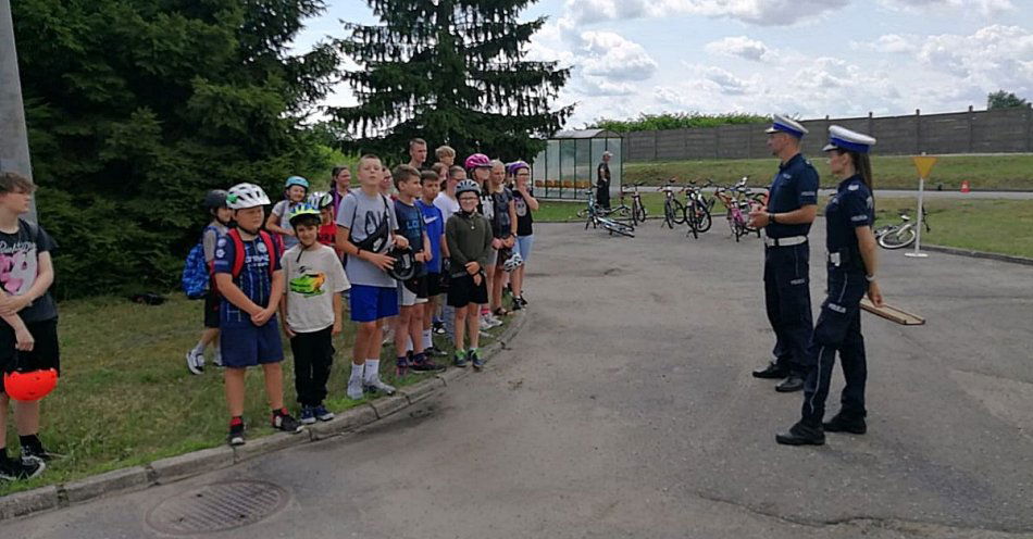 zdjęcie: Karta rowerowa z WORD i Policją. Wszystkie dzieci zdobyły swoje pierwsze „prawa jazdy” / fot. KMP w Elblągu