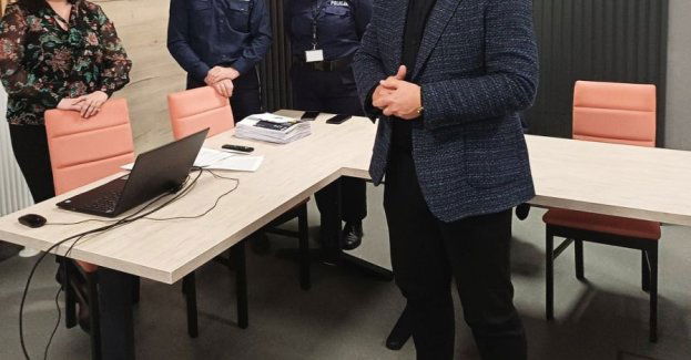 Seniorzy uczą się jak nie paść ofiarą oszustów