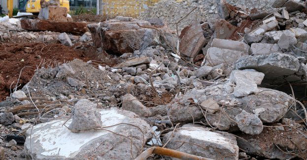 W centrum Łodzi zawaliła się część kamienicy