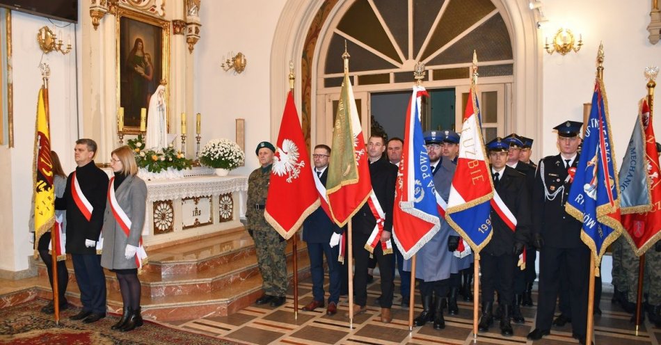 zdjęcie: Radziejowscy policjanci na obchodach Narodowego Święta Niepodległości / fot. KPP w Radziejowie