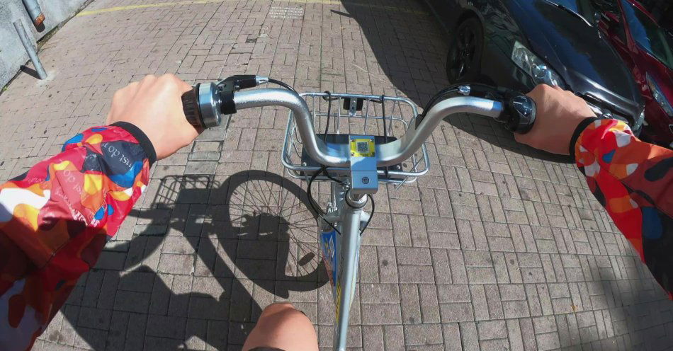 zdjęcie: Przejeżdżali rowerami przez przejście dla pieszych - zareagowali policjanci / v11747524