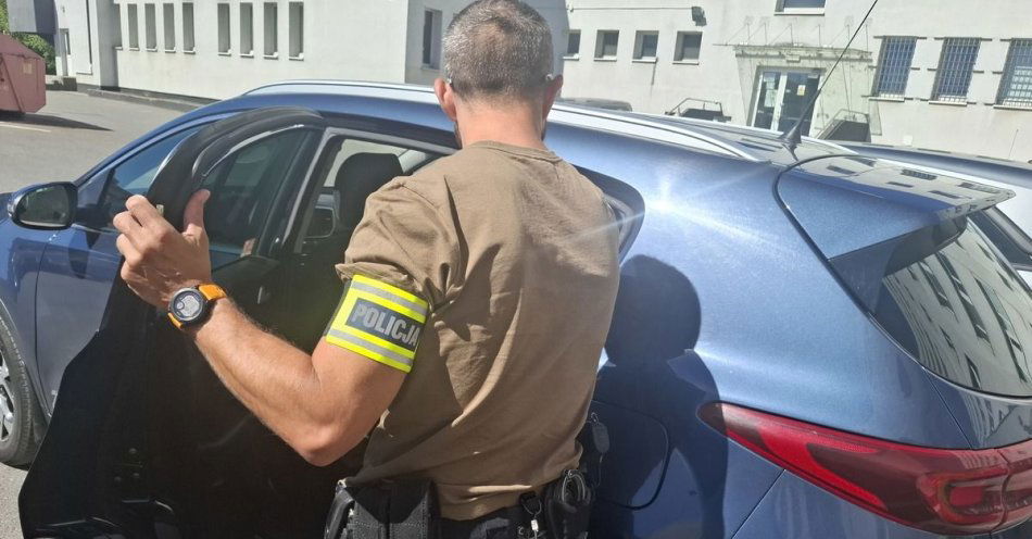 zdjęcie: Nie mógł odpowiedzieć bo w ustach miał narkotyki / fot. KMP w Piotrkowie Trybunalskim