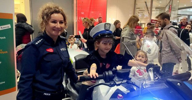 Policjanci podczas 32. Finału Wielkiej Orkiestry Świątecznej Pomocy